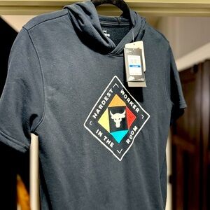 Black under Armour Graphic short sleeved Hoodie